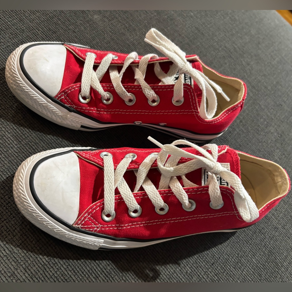 Converse Red Chuck Taylor low tops women’s size 6, men’s size 4